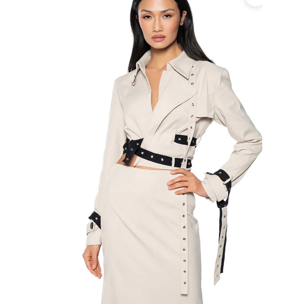 Y2K AKIRA Womens S Linden Crop Trench‎ Jacket Grommet Belted Tan Black Straps
